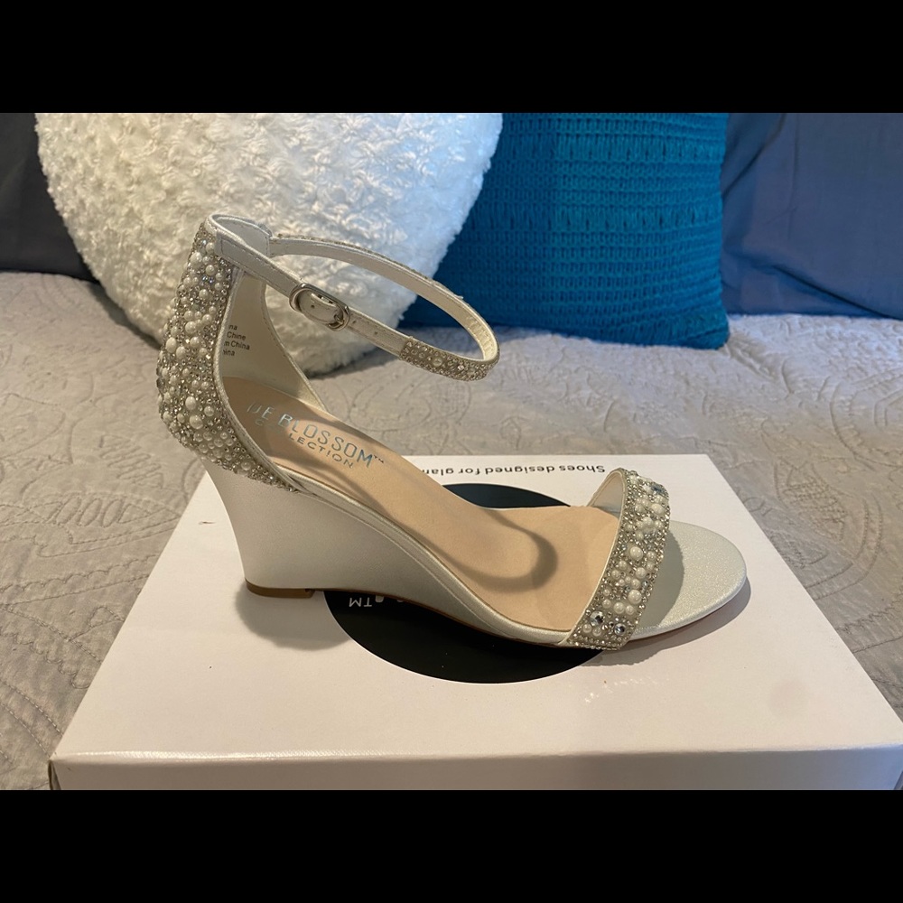 BRAND NEW, De Blossom collection embellished wedge heels size 8.5 US women’s